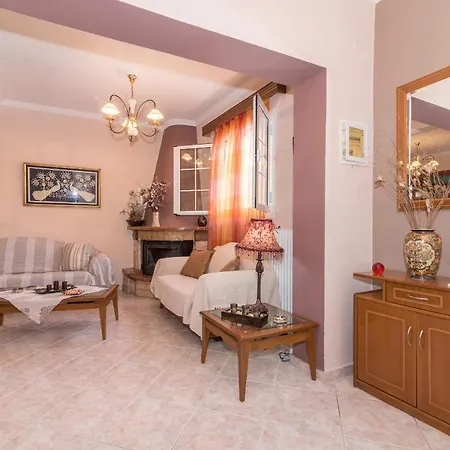 Athina's Maisonette Apartment *